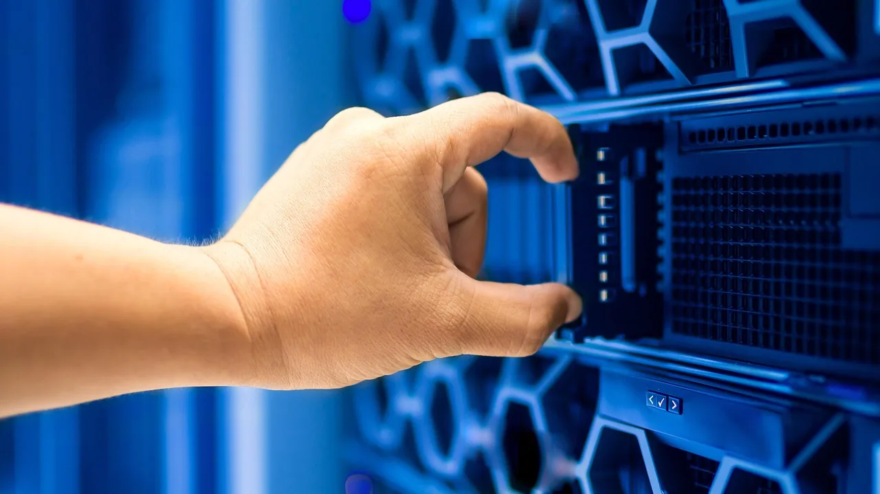 EU AI Act 2026 — Server-Rack als Symbol für Hochrisiko-KI-Systeme